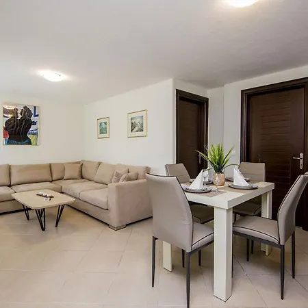 Kasta Apartment *